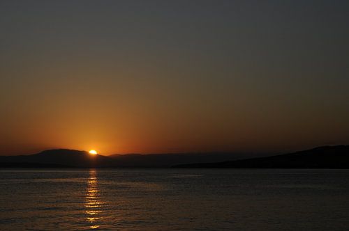 Côte croate, baie méditerranéenne, coucher de soleil sur Yvette Stevens
