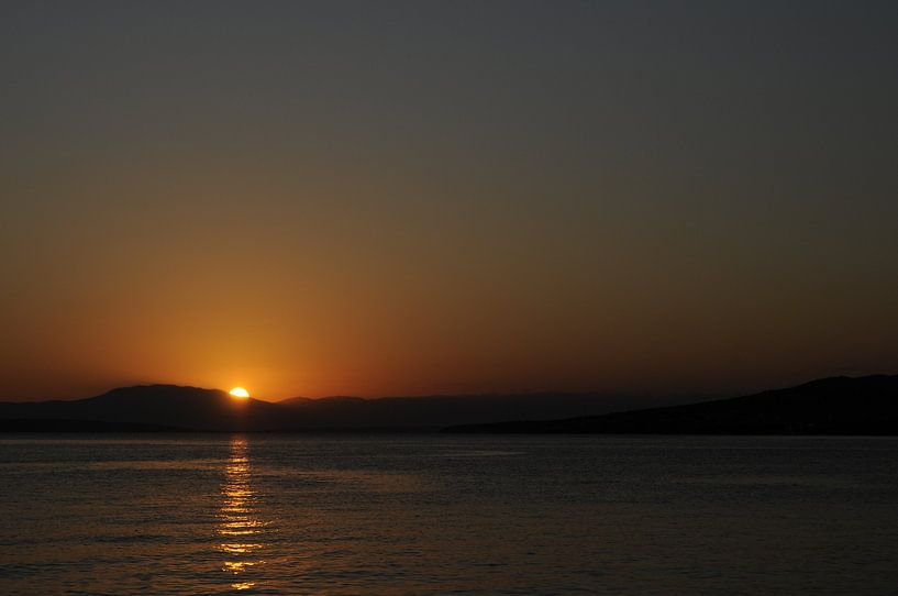 Côte croate, baie méditerranéenne, coucher de soleil par Yvette Stevens