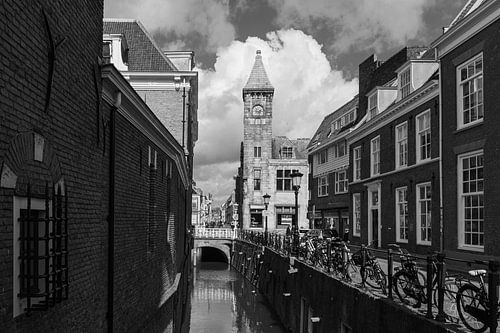De Drift in Utrecht in zwart-wit met het Piëtasgebouw op de hoek van de Nobelstraat (liggend)