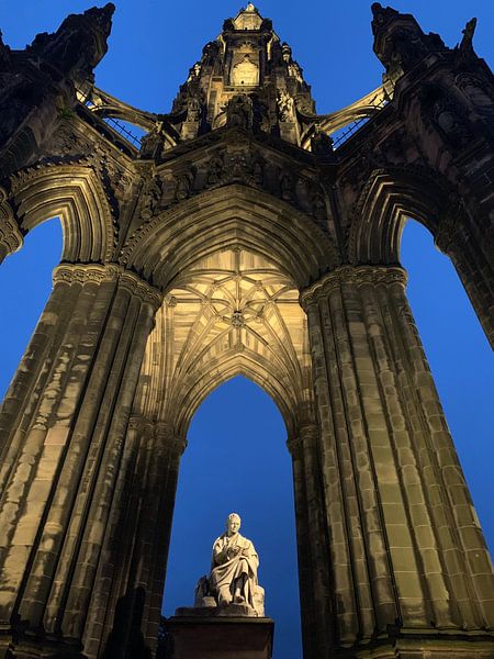 Edinburgh by Hello Pompoyo