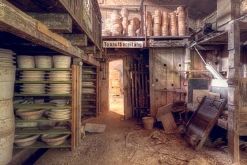 Verlaten Pottenbakkerij in Duitsland. van Roman Robroek