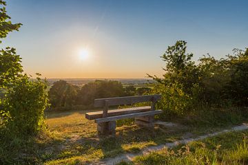 Uitzicht over het Limburgse heuvelland tijdens een zonsondergang