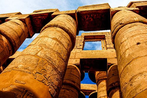 Säulengang im Karnak Tempel in Luxor Ägypten