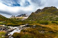 Verlassene Landschaft zwischen den schroffen Bergen bei Courmayeur im Aostatal in Italien