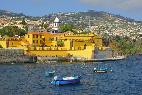 Bootjes in de Atlantische Oceaan in Funchal, Madeira