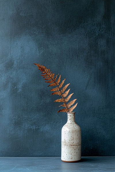 Keramische Vase mit trockenem Blatt von Imperial Art House