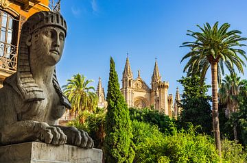 Idyllisch uitzicht op de kathedraal La Seu in Palma de Majorca, van Alex Winter