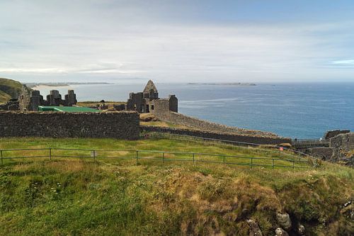 Dunluce Castle is een van de grootste ruïnes van een middeleeuws kasteel in Ierland.