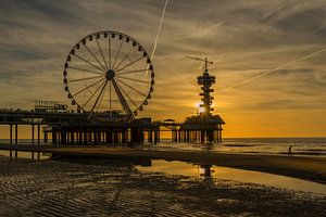 Grande roue sur la jetée à Scheveningen