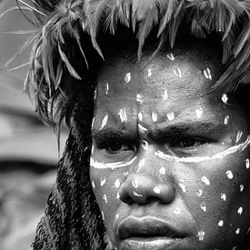 Festive tribal face decoration of a woman van Global Heartbeats