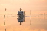 Schip met geen wind aan zee