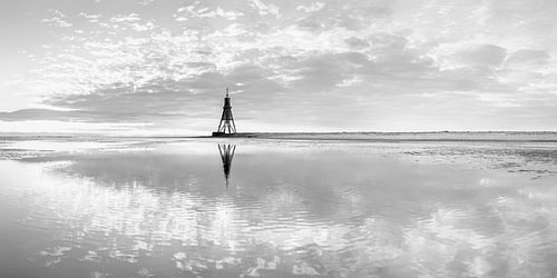 Zonsopgang op de Noordzee bij Cuxhaven in zwart-wit