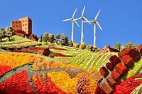 Windturbines op kleurige akkers