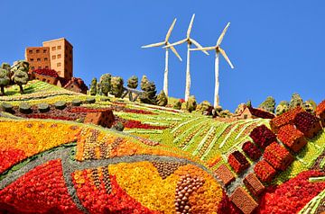 Windturbines op kleurige akkers van Gerda Beekers