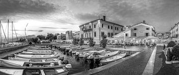 Bardolino au lac de Garde en noir et blanc sur Manfred Voss, Schwarz-weiss Fotografie