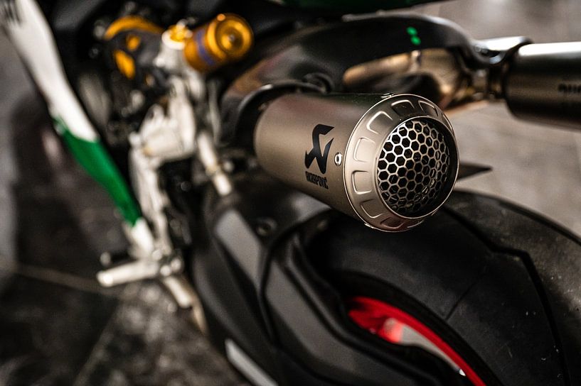 Akrapovic on a Ducati 1299 Panigale R Final Edition by Bas Fransen