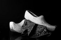 Weiße Holzschuhe