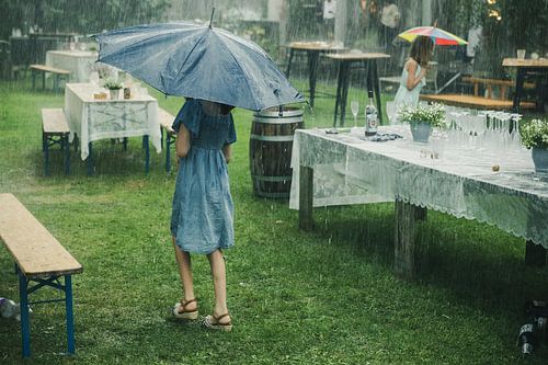 meisje in de regen