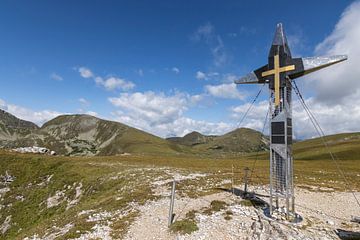 Kruis op berg Predigerstuhl  Nockberge Nationaal park van Sander Groenendijk