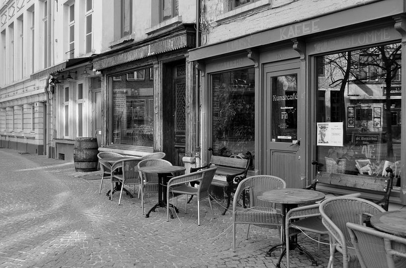 Black-and-White 8 von Lyn Van Veldhoven