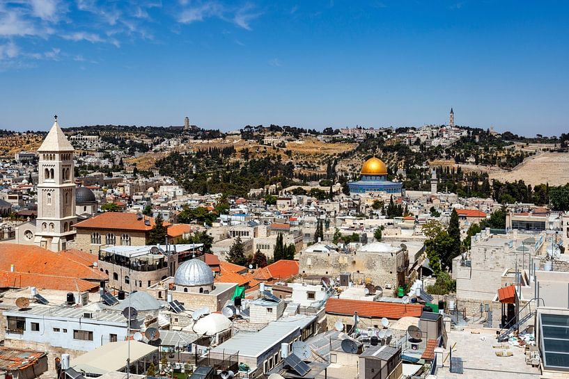 Vue panoramique de Jérusalem en Israël, au Moyen-Orient, avec le Dôme du Rocher et le Mont des Olivi par Mieneke Andeweg-van Rijn