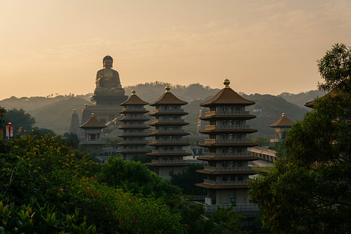 Zonsondergang in het Fo Guang Shan-klooster in Kaohsiung, Taiwan