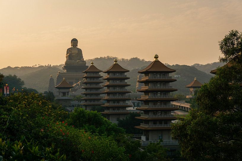 Sunset at Fo Guang Shan monastery in Kaohsiung, Taiwan by Yolan Bottema