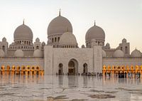 Sheikh Zayed Grote Moskee Abu Dhabi verenigd Arabisch Emiraat interieur dag licht uitzicht