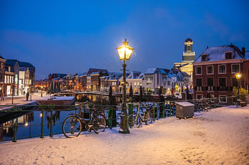 Leiden - Een besneeuwde Hoogstraat (0015)