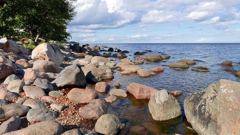 Große Felsbrocken an der Küste bei Kasmu in Estland von Gert Bunt