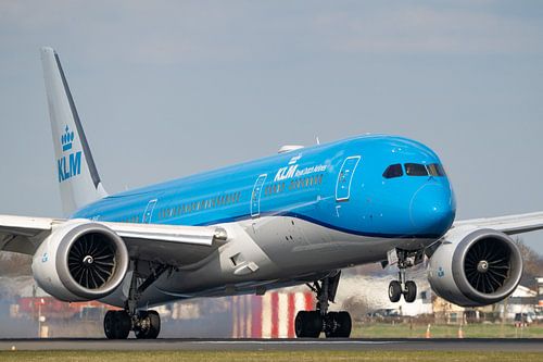 klm dreamliner touchdown op de polderbaan. van Arthur Bruinen