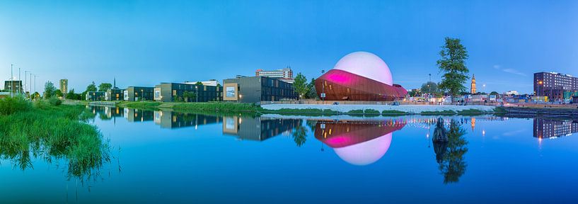 Panorama Restaurant DOT in Groningen met de Martinitoren op de achtergrond von Ron Buist