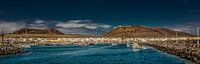 De haven van Caleta de Sebo, Lanzarote van Harrie Muis thumbnail