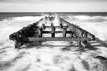 Golfbreker Zeeland Westkapellel zwart wit