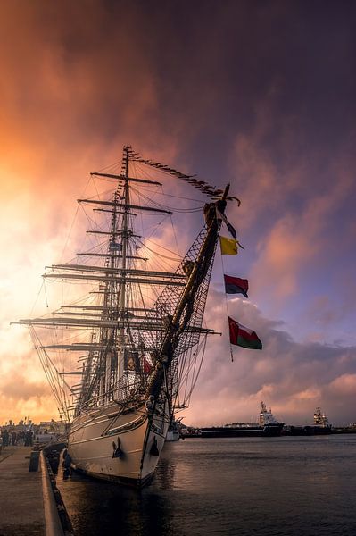 Sunset at the harbour by Klaas Fidom