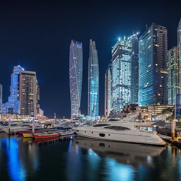 La nuit de la marina de Dubaï sur Stefan Schäfer