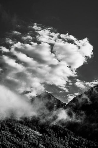 Hochobir hinter Wolken