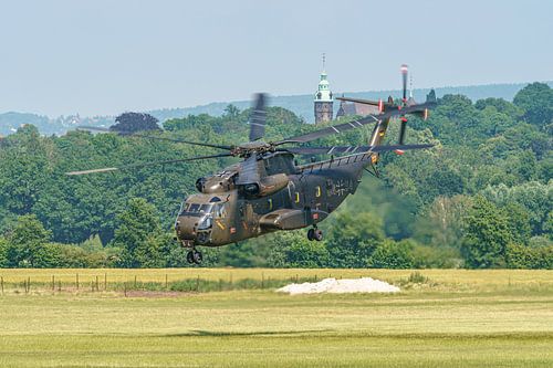 Take-off Sikorsky CH-53G helikopter van de Luftwaffe.