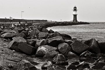 Betoverende vuurtoren op de pier in Warnemünde van Silva Wischeropp