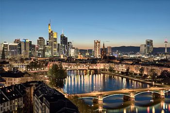 Frankfurt - die Skyline zur blauen Stunde