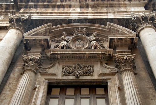 bâtiment ancien avec piliers, romain