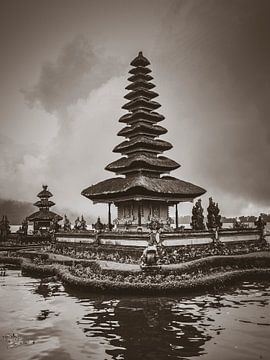 Pura Ulun Danu Bratan temple by Bianca  Hinnen