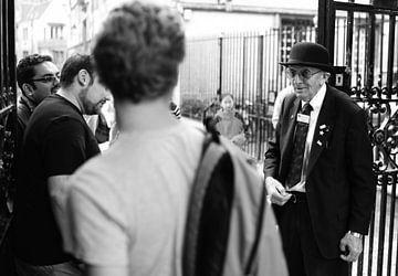 Porter with bowlerhat in Oxford von Rob van Dam