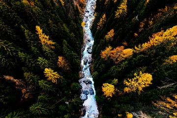 Snow River in moutains van Walljar