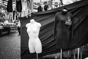 Black and white, market in Maastricht von Streets of Maastricht