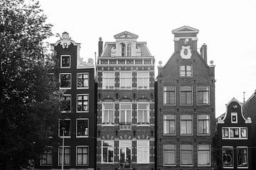 Grachtenpanden Amsterdam | Zwart-wit fotoprint | Nederland reisfotografie van HelloHappylife