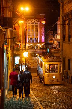 Die kultige Straßenbahn 28 in Lissabon, Portugal von Jan Fritz