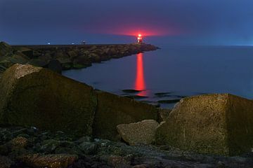 Leuchtturm bei Sonnenuntergang von Peet Romijn