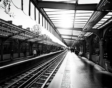 zonlicht op bijzonder metrostation Parijs La Chapelle van Jan Willem de Groot Photography