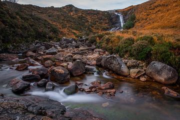 Allt Mhic Mhoirein waterfall, Isle of Skye van Gerben van Buiten